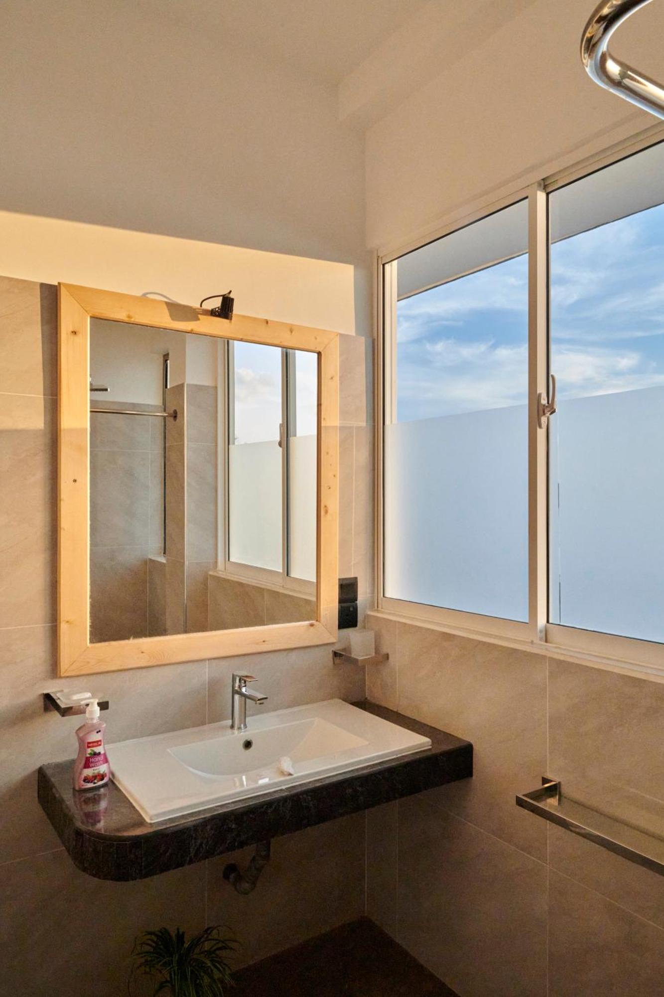 Kings Bay Beach Resort 갈레 외부 사진