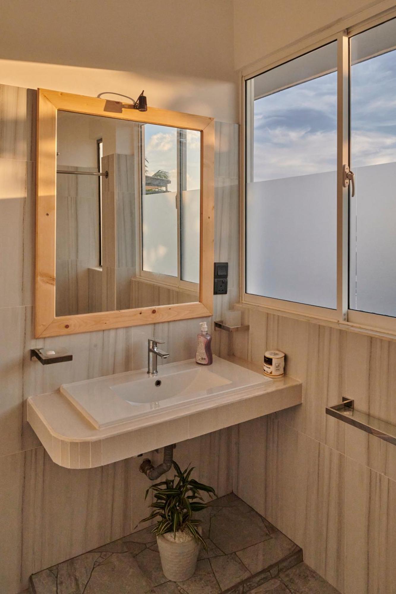 Kings Bay Beach Resort 갈레 외부 사진