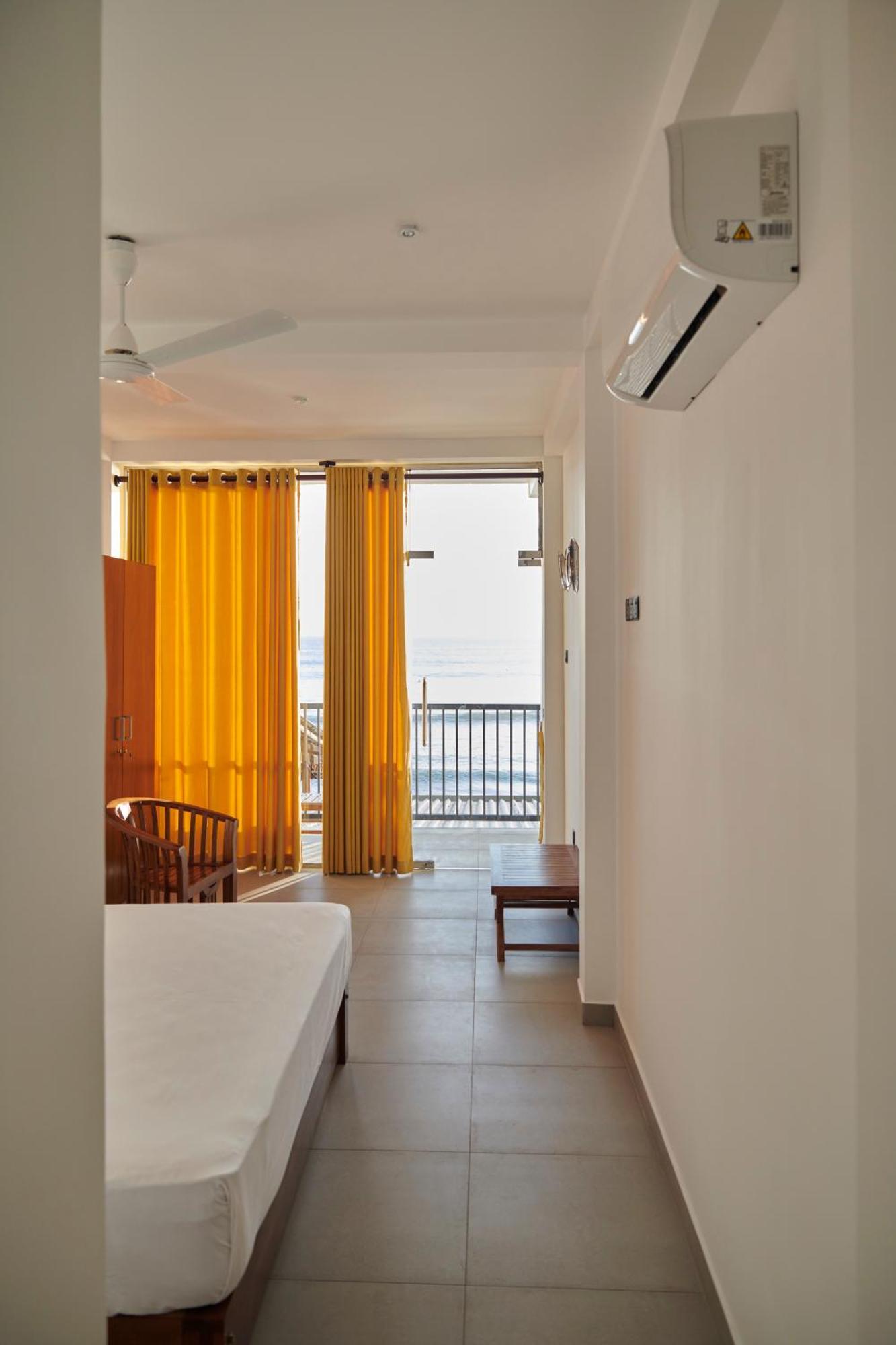 Kings Bay Beach Resort 갈레 외부 사진